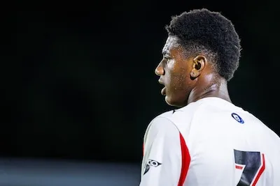 PSV-verdediger Michael Bresser (18) heeft een bijzonder levensverhaal én geeft het jaarverslag van PSV een gezicht