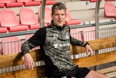 Jong PSV krijgt koploper ADO op bezoek en blijft bij winst meedoen om de bovenste plekken