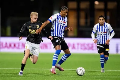 FC Eindhoven weet voor negende keer op rij niet te winnen, herboren Vitesse deelt flink pak slaag uit