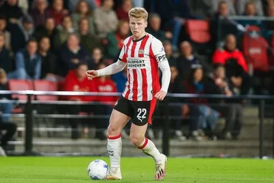 Heet van de Herdgang | Poll: Bij PSV  moet Jerdy Schouten lekker in de verdediging blijven staan