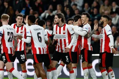 LIVE | Erop en erover! PSV draait duel in paar minuten om en leidt tegen Napoli