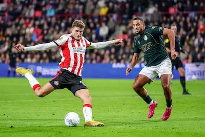 Emoties bij Mohamed Ihattaren na terugkeer bij PSV: ‘Prachtig dat ze nog steeds het beste met me voor hebben’