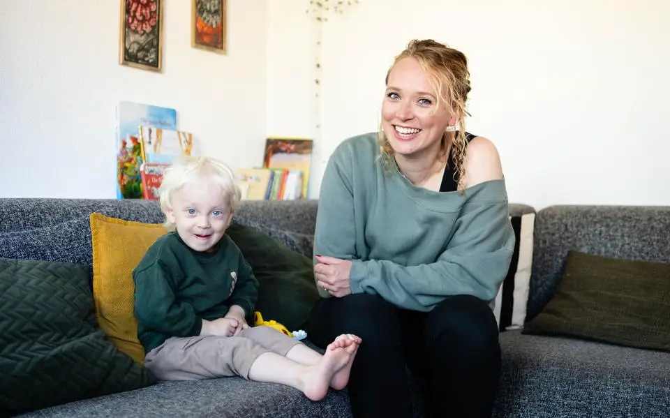 Tussen hashtags en huilbuien: sociale media beïnvloeden zelfbeeld jonge ouders. ‘Je kunt je eigen angsten voeden’