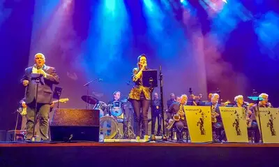 Fanfare EMOS en Bigband Nightshift hakselt samen in Borkel