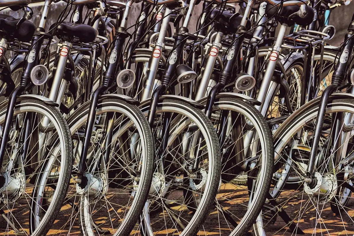 Levering van fietsen aan Eemsdelta stokt. E-Bike Friesland blijft met voorraad zitten: ‘Zeer onzorgvuldig’