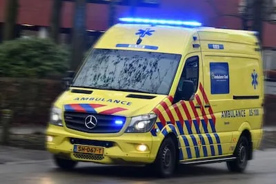 Ambulance met spoed naar Jan van Goijenstraat in Hazerswoude-Dorp