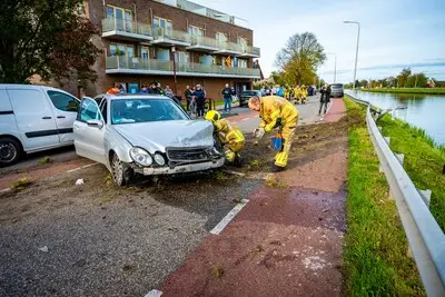 Ravage na botsing tussen auto en bestelbus in Ter Aar