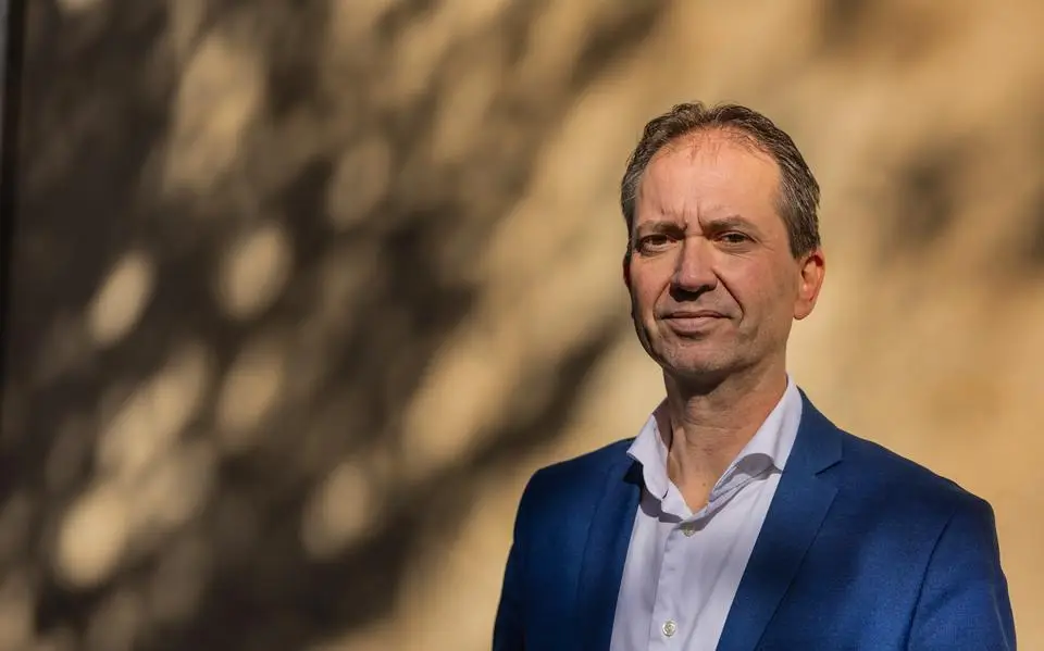 Eddy van Hijum, opgegroeid in Woudsend, moet NSC loswrikken van Pieter Omtzigt en de PVV