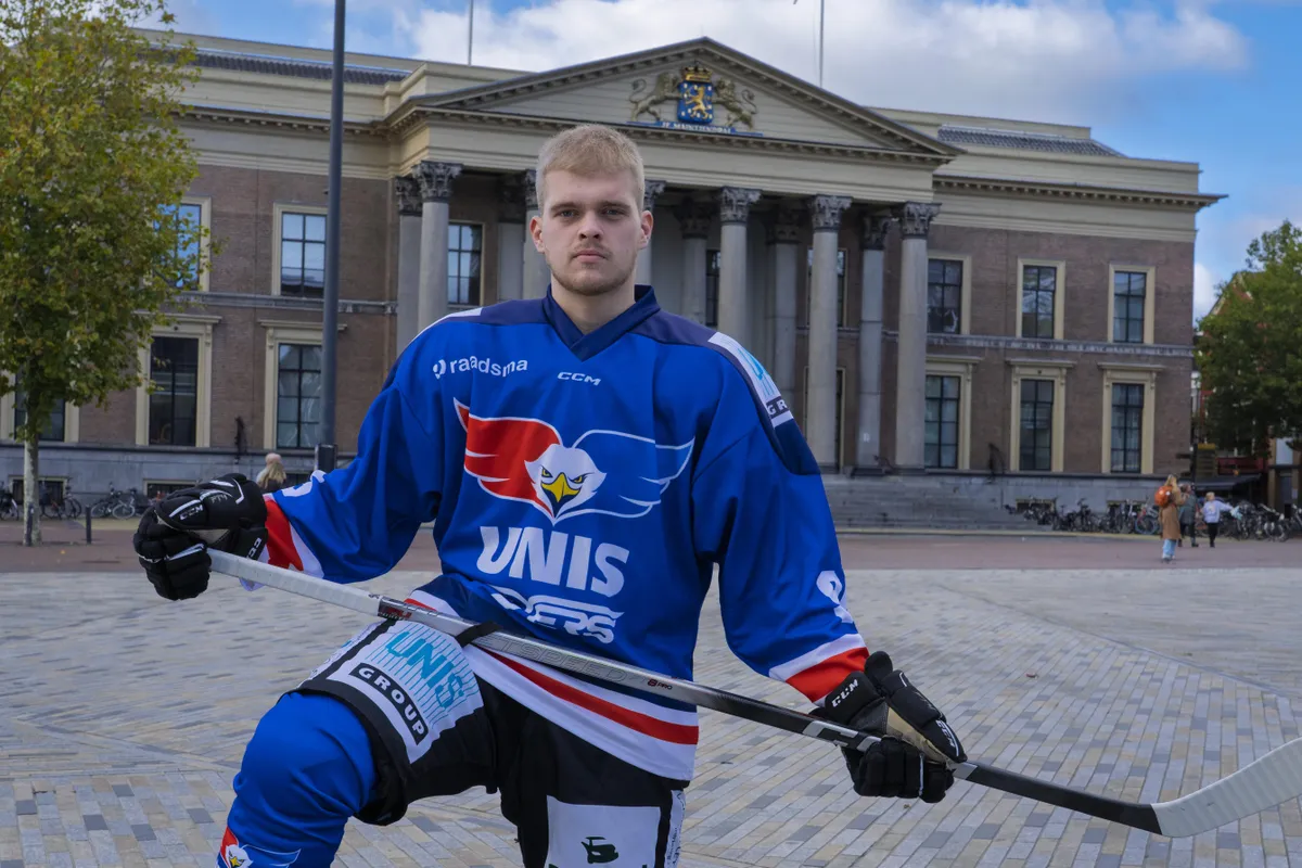 IJshockeyer Joël Muizer uit Leeuwarden maakte de pikante overstap naar Heerenveen: ‘Uitlokken hoort bij Friese bekerclash’