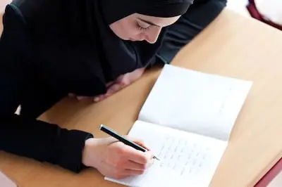 Islamitische scholen in Tilburg onder de loep na Nieuwsuur-reportage: ‘We gebruiken het gewraakte lesboekje niet’