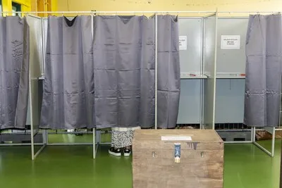 Prokkelduo helpt stembureau in Oerle
