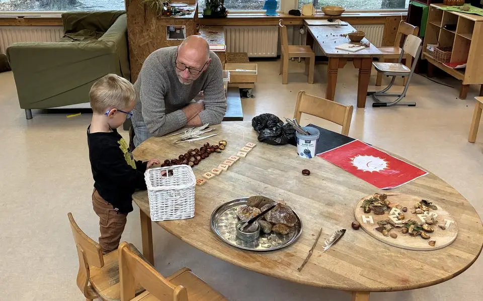 Bij deze basisschool in Heerenveen leren kinderen net even anders dan elders. ‘Ze stellen wel 4.000 vragen per dag’