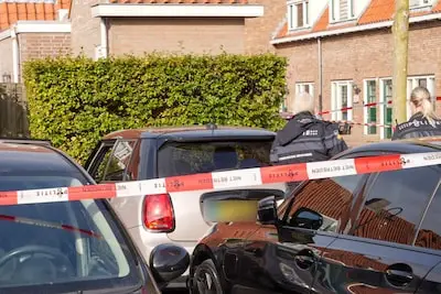 Auto blijkt door meerdere mensen beschoten in Helmond, politie ziet daders op beelden wegrennen
