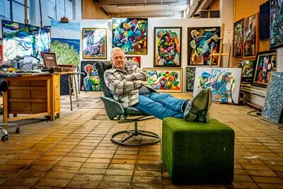 Kunstenaar Peter Hofland weet wat hij werkelijk is: ‘Een vastlegger’