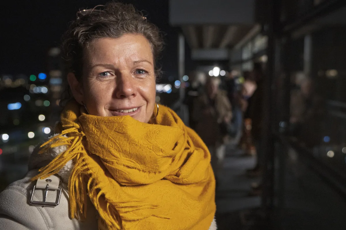 Miranda uit Leeuwarden wil de nacht weer donkerder maken: ‘Kijk naar de stad en bedenk waar het anders kan’