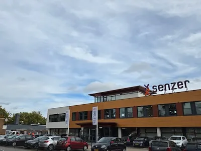 Senzer koopt grond bij de buren voor nieuwbouw, maar verhuizen is ook nog steeds een optie