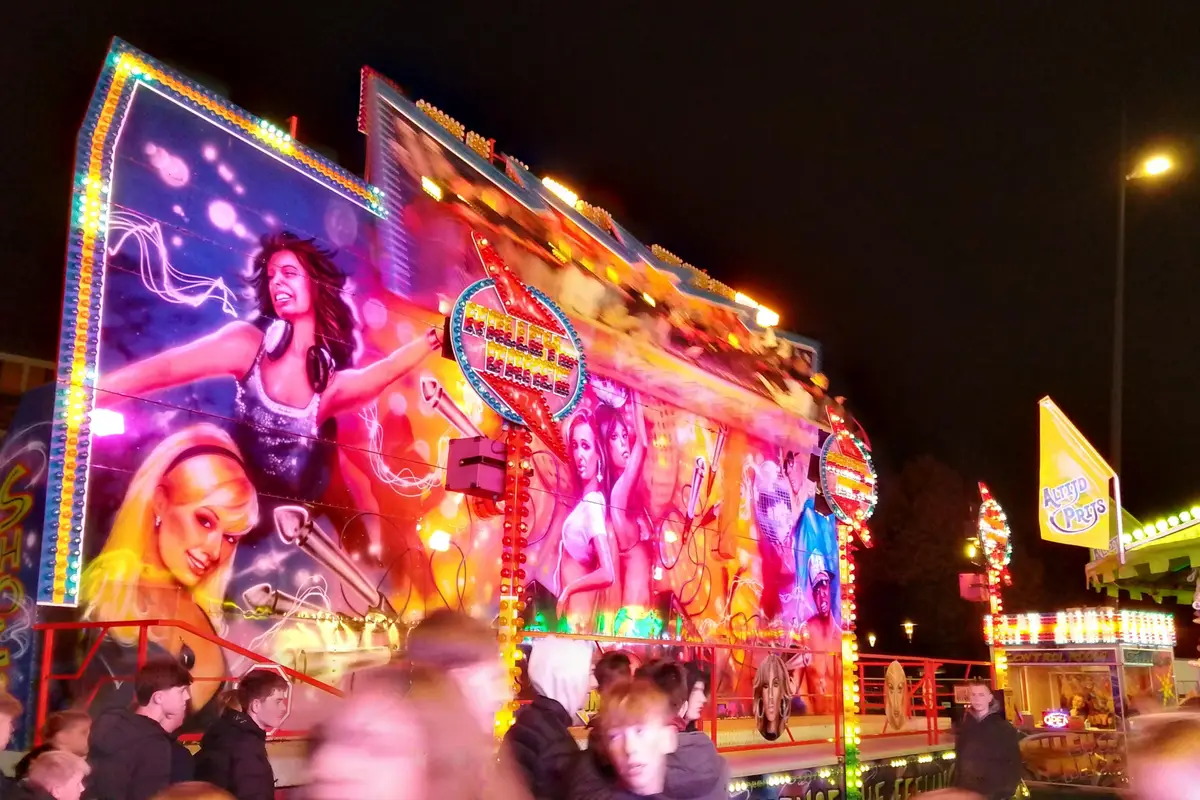 Kermis in Surhuisterveen: zwieren, zwaaien en een gokje