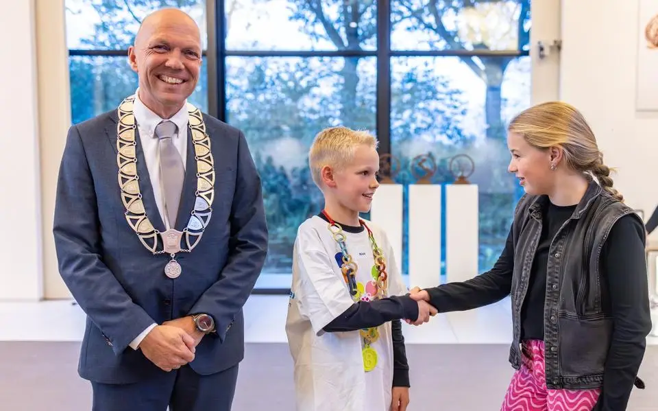 Niek is de nieuwe kinderburgemeester van Achtkarspelen: ‘Nu al heel leuk!’