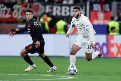 LIVE | GOAL! PSV slaat terug tegen Leverkusen via fraaie knal Saibari, Bosz brengt twee nieuwe aanvallers