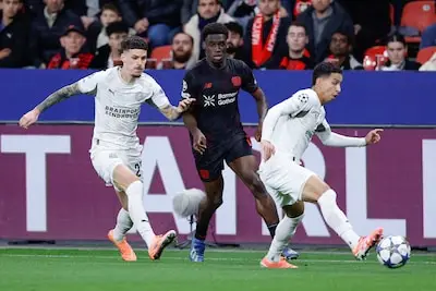 LIVE | PSV begonnen aan tweede helft: Poku schiet in het zijnet namens Leverkusen, knal van Veerman gaat ver over