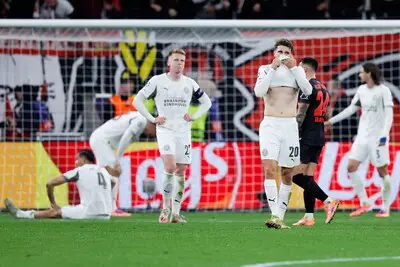 LIVE | PSV prutst erop los en geeft de 1-0 cadeau aan Leverkusen, meteen wordt Obispo gewisseld
