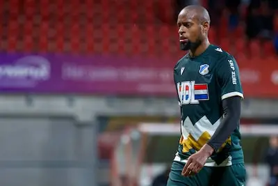 LIVE | Basisdebuut voor jeugdspeler Renfrum, Dorenbosch start op nummer 10-positie in duel met FC Emmen