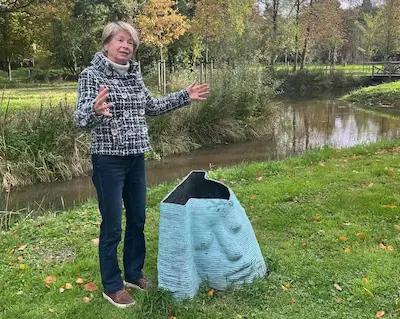 Leunend hoofd in kasteelpark Geldrop