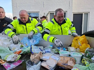 50 boetes na strenge afvalcontrole in Leonardusbuurt: van drugsafval tot luiers in PMD-zakken