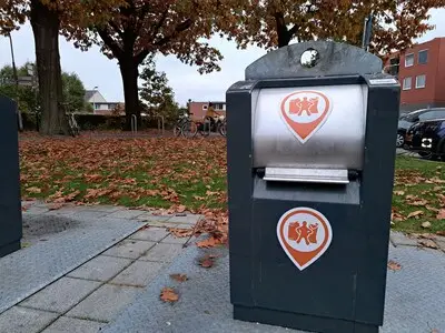 Tilburg verwijdert 27 openbare plastic-inzamelcontainers: ‘Er zit nauwelijks plastic in, bijna alleen maar huisvuil’