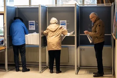 Nederland loopt digitaal voorop, maar we stemmen nog met potlood en papier. Waarom is dat?