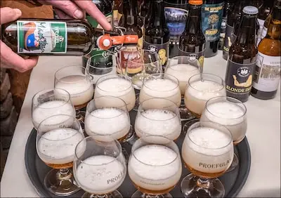 Bierproeverij bij voetbalclub: Proef 6 verschillende bieren in de kantine