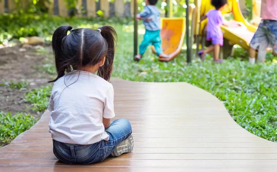 Wat als je kind niet bij andere kinderen thuis durft te spelen?
