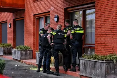 Drietal in de boeien geslagen in Tilburg: zouden met bivakmutsen en vuurwapen door appartementencomplex lopen
