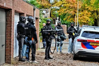 Politie valt na uren woning binnen van man met onbegrepen gedrag in Tilburg