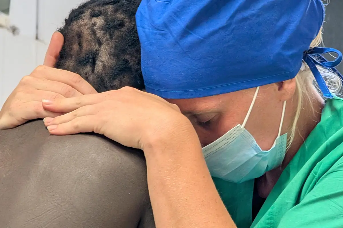 Loranca (32) uit Sneek helpt als verloskundige vrouwen en baby’s in Gambia
