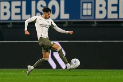 LIVE | Pepi en Boadu keren terug in PSV-selectie, maar niet in de basis: bekijk hier de opstelling