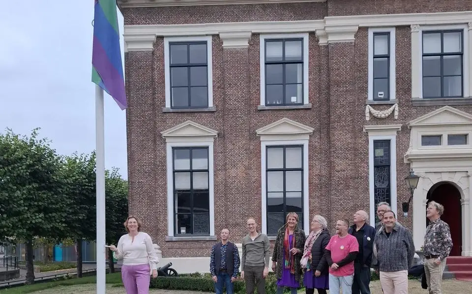 De regenboogvlag legt iets bloot: oude waarden van bescherming botsen met nieuwe waarden van verbinding | opinie