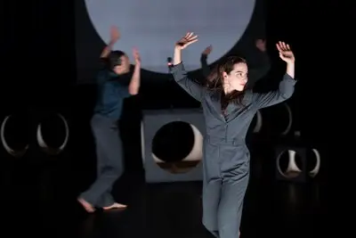 Tilburgs dansgezelschap viert jubileum met Play; leren spelen in een wereld vol stress