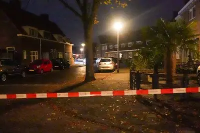Woning in Helmond beschoten: meerdere gaten in raam, getuigen zien iemand wegrennen