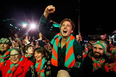 Nieuw carnavalsfeest in Kruikenstad: ‘Ut Bekaant’ trapt nacht voor Elf-Elf af met muziek, worstenbrood en cavalèr