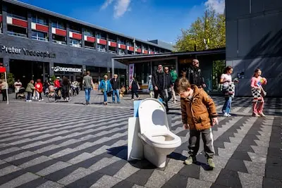 Nieuwe toiletten gepland naast Febo aan het Stadhuisplein na lange politieke discussie in Tilburg