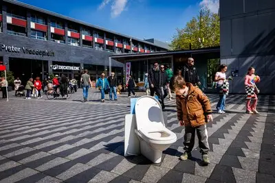 Stad roept al jaren om meer openbare toiletten, Tilburg wil ze nu middenin het centrum
