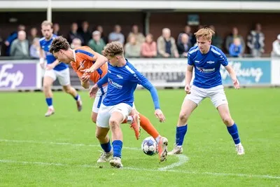 Dit zijn de uitslagen, doelpuntenmakers en wedstrijdverslagen van het amateurvoetbal op zondag
