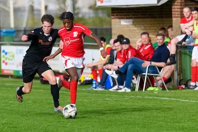 Matchwinner Bangura bezorgt Dongen achtste zege op rij: ‘Stiekem wel heel lekker om te scoren tegen mijn oude club’
