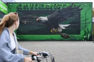 Nieuwe muurschildering in Tilburg trekt de aandacht