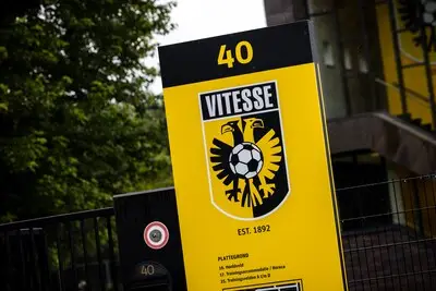 Ex-profvoetballer en voormalig jeugdtrainer Vitesse krijgt taakstraf voor seks-appjes naar minderjarige