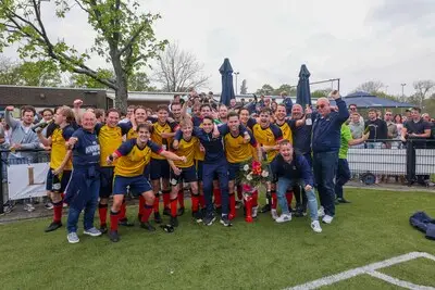 ‘Onverslaanbaar’ DVS kan nu ineens toch verliezen: ‘Maar ik geloof niet dat we ineens niet meer kunnen voetballen’