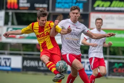 Liessel door treffers van Mees Willekens naar doelpuntrijke zege tegen tien man: ‘Een grove tackel’