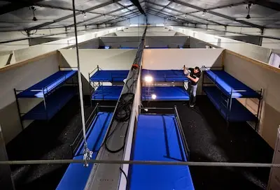 Noodtenten voor asielzoekers in Meerhoven blijven nog zeker twee jaar staan