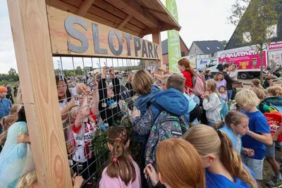 Nuenen denkt al aan bezuinigen, maar ontkomt niet aan uitgaven voor gemeentehuis, Sinti en basisschool
